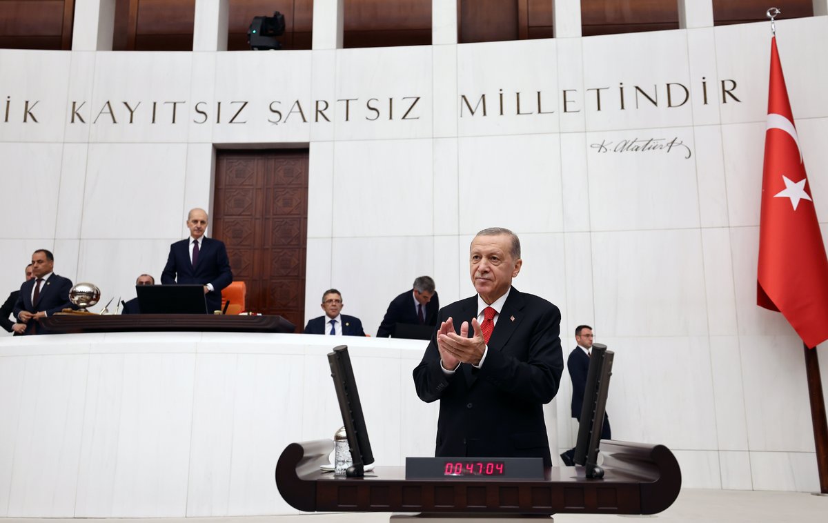 Türkiye Büyük Millet Meclisimizin 28’inci Dönem 2’nci Yasama Yılı’nın milletvekillerimizle birlikte ülkemize ve milletimize hayırlı olmasını diliyorum.