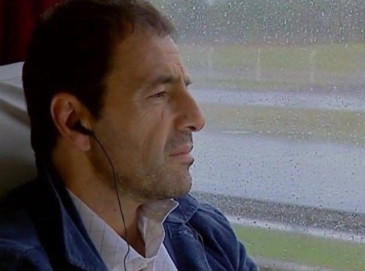 me escapé de mi mujer
y los totos empezaron a llover
mami, perreando en la pared
contra la pared