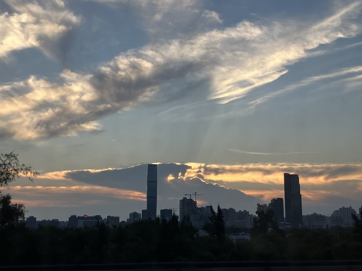 kuanttier's tweet photo. 固定的位置与流动的夜晚 https://t.co/cQjllaA1ii