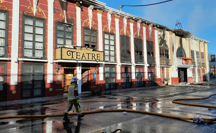 zlsomosnos's tweet photo. Incêndio em boate na Espanha deixa 13 mortos; bombeiros procuram por mais vítimas
Causa do incêndio ainda não é conhecida; cidade de Múrcia declarou três dias de luto oficial https://t.co/EN1yxkIBQ2