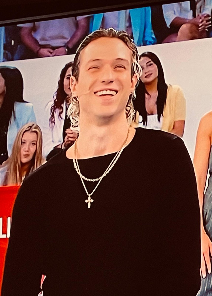 sognofragile_'s tweet photo. Eh no così non si fa' filippo se sorridi così , non posso reggere 🥺✈️❤️🩹🪶
#irama #nostress #plumers #Amici23 https://t.co/00N0CuWm4c