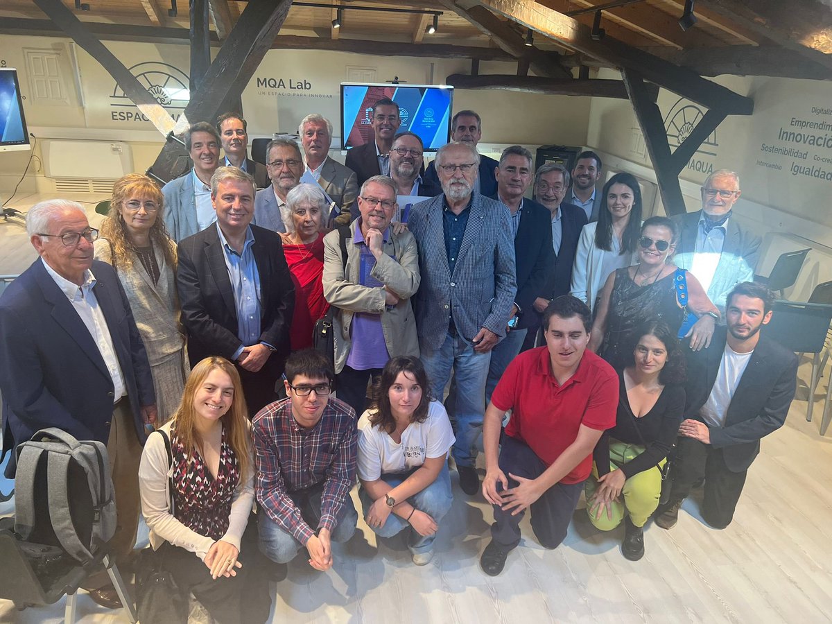 Foto de familia del VIII Consejo Asesor Territorial del <a href="/MovimientoEurop/">Movimiento Europeo (CFEME)</a> en Avilés.

<a href="/ConsejoCanMovEu/">Consejo Canario del Movimiento Europeo</a>; <a href="/jef_canarias/">JEF Canarias</a> <a href="/cdeuropull/">Centro Documentación Europea ULL</a>; <a href="/EUROPEDIRECTLSP/">EUROPEDIRECTCANARIAS</a> y <a href="/ULPGC/">ULPGC</a>. María Batista, <a href="/Joaquinglez27/">Joaquín🇮🇨</a>, <a href="/csanaco/">cris santana</a> y <a href="/LucasPerezMart/">Lucas A. Pérez Martín</a>.

Seguimos construyendo 🇪🇺 desde 🇪🇸 y 🇮🇨