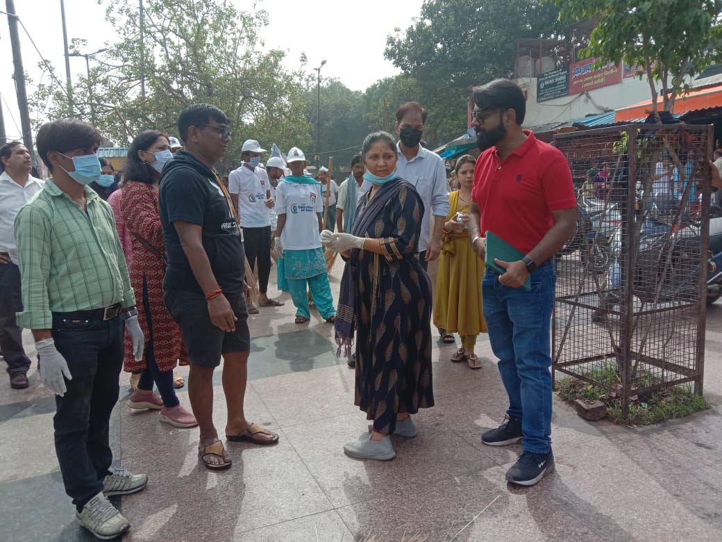 kunalrgautam's tweet image. The team of Senior Citizens Division, M/o SJ&E, under the able leadership of Smt Monali Dhakate, Jt Secretary participated in #SwachhataHiSeva today. 
#CSSDAY2023 #CSSDAY #CSS #seniorcitizens #IDOP2023 #Elders