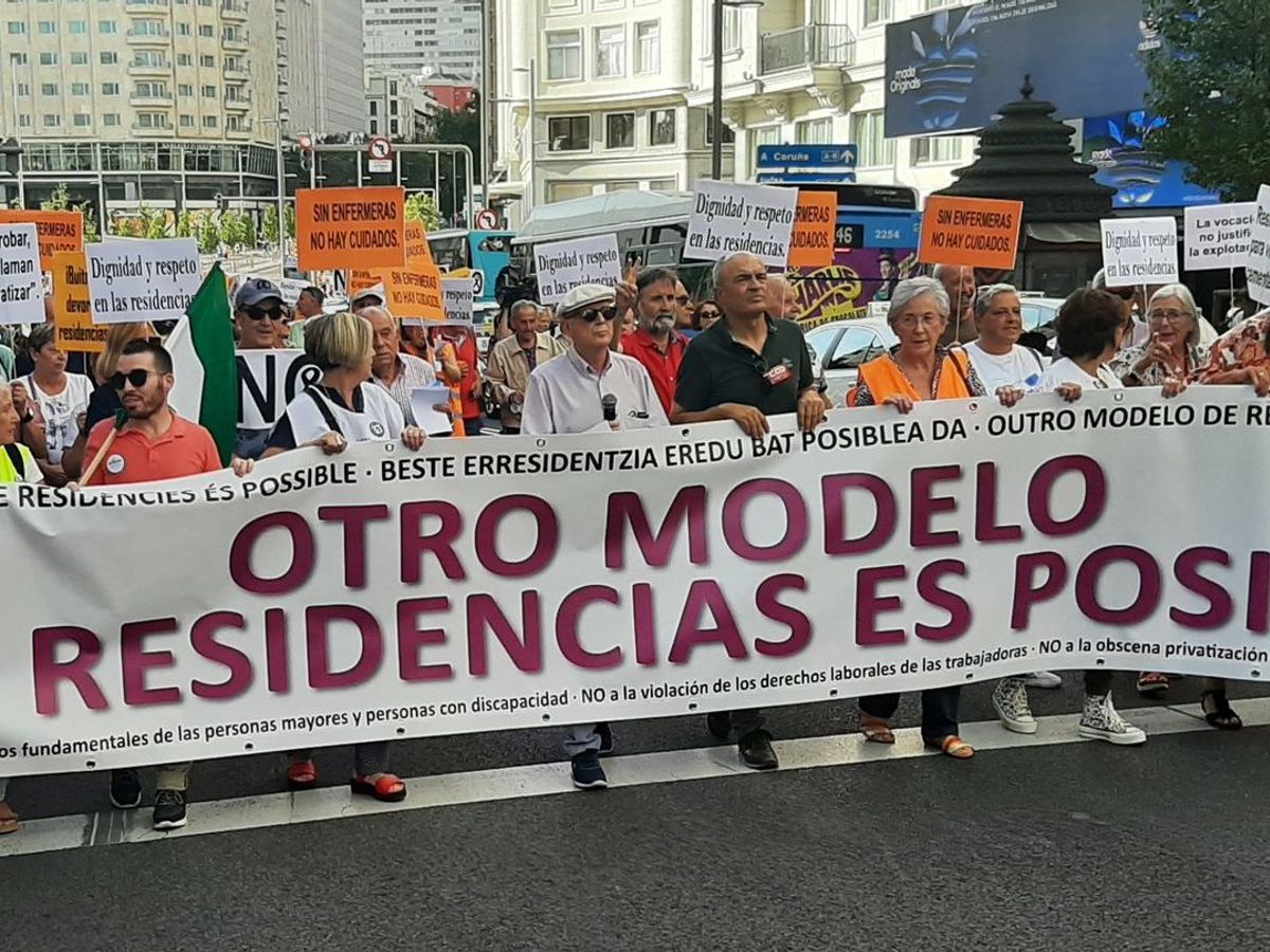 Podemos_AND's tweet photo. En el #DiaInternacionalDeLasPersonasMayores planteamos: 
✅ Políticas públicas contra el edadismo
✅ Pensiones dignas
✅ Reducción de listas de espera en dependencia
✅ Cambio del modelo de residencias hacia un modelo más humano
✅ Aumento de las plazas públicas de residencias https://t.co/5cpPY3IVx5
