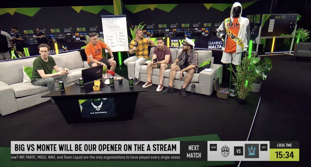 2/2 I end CSGO as the lead producer on ESL Pro League S18 in a studio that looks like this. A lot has changed over those 9 years but the passion for the game remains the same. Here's to what productions in 2032 have in store for us.