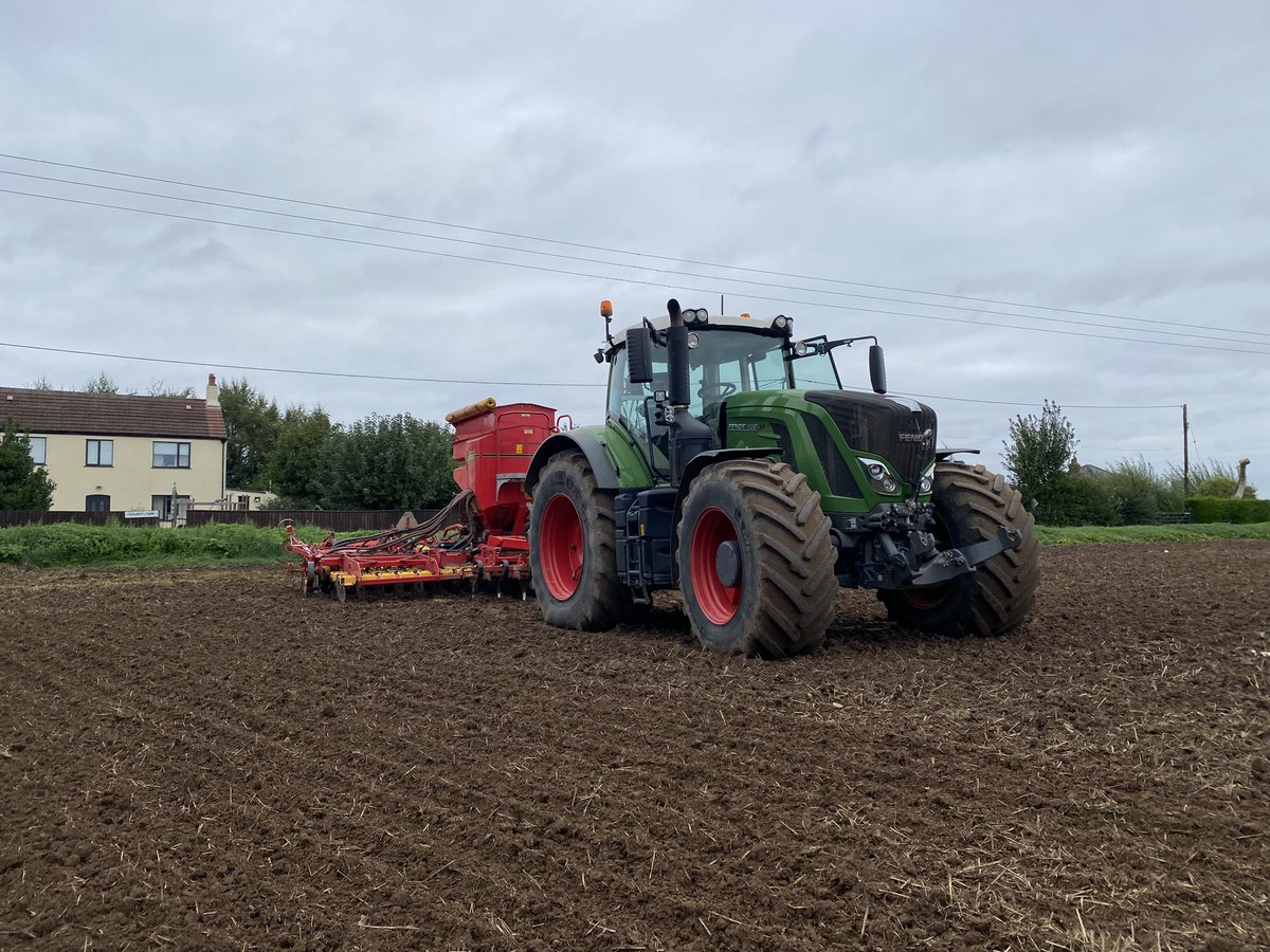 jack_kooreman's tweet photo. Drilling 23 off to a flying start, winter barley in and now to move onto some wheat. #vaddy running an absolute dream 👌 https://t.co/pjdIZrS09o