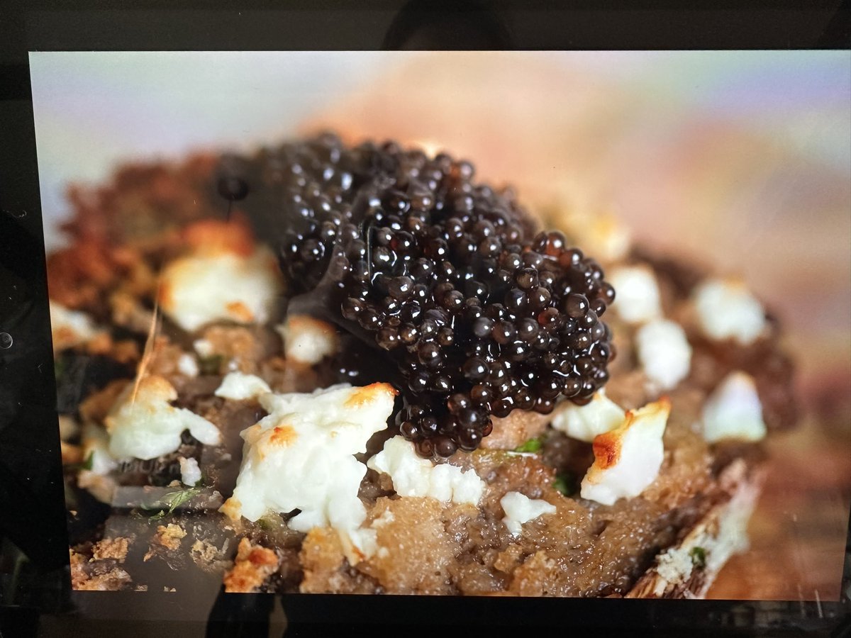 pavlovaandcream's tweet photo. It’s been a while. I’ve got a lot going on. 
So here’s a BTS macro-lens from a recent content creation shoot. 
#foodphotography https://t.co/3omh9U1KmL