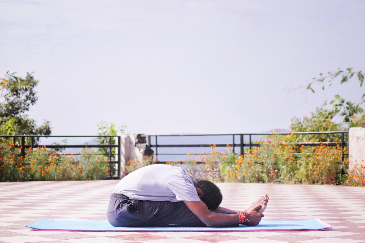 CanadianRunning's tweet photo. Yoga for runners: keep calf muscles supple and springy:

https://t.co/UyVjhHEvg1 https://t.co/dMDjTYo3v6