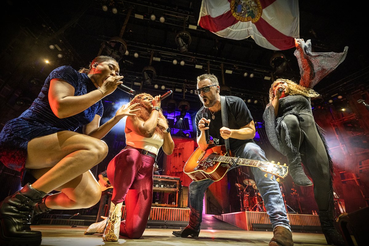 ericchurch's tweet image. Night 35, the final show of #TheOutsidersRevivalTour
9.30.23 // Tampa, FL // MidFlorida Credit Union Amphitheatre

Relive the final show of the tour in this reflective recap from @jadamlucas - ericchurch.com/news/Tampa2023

📷: Anthony D'Angio