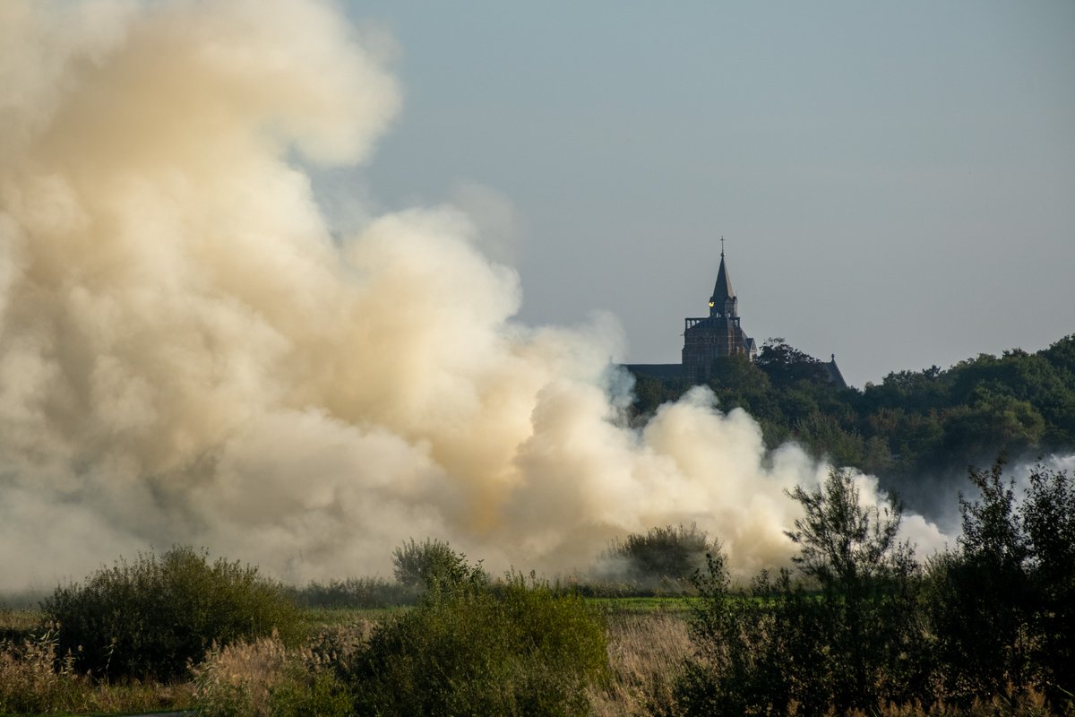 gspeed0689's tweet photo. @omroepbrabant 
Fotos van de hooibalen brand in de Bosche Broek. 

#denbosch https://t.co/wk907kjMxe