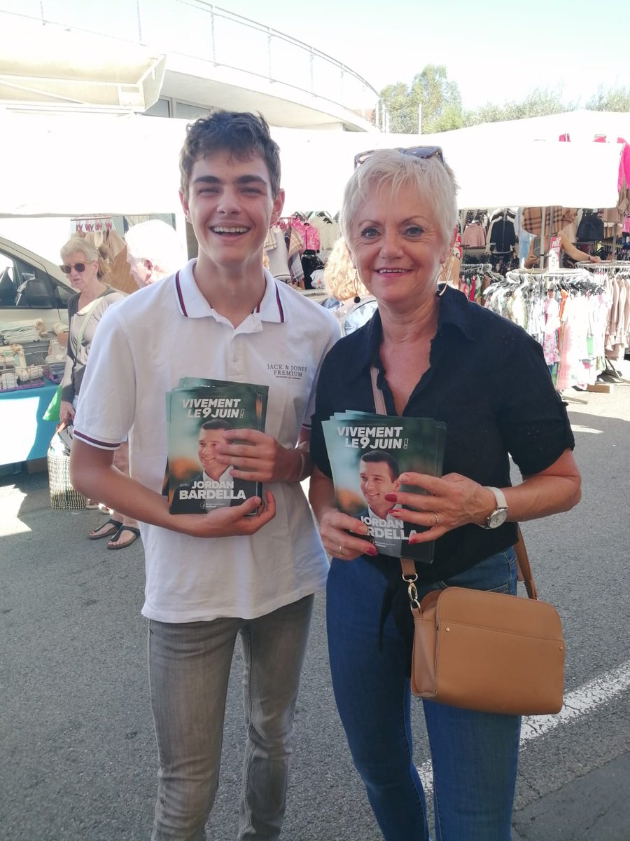 La jeunesse de la 4e circo du Var était présente ce matin sur le marché de #LaCroixValmer. ☀️
Merci Killian !

#VivementLe9Juin 🇨🇵