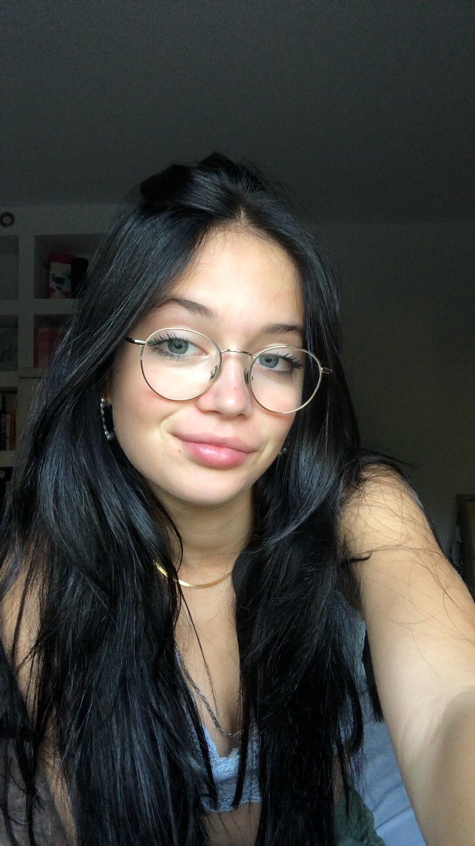 juliaapegoo's tweet image. cual cuelgo en la historia, 1, 2 o 3?
