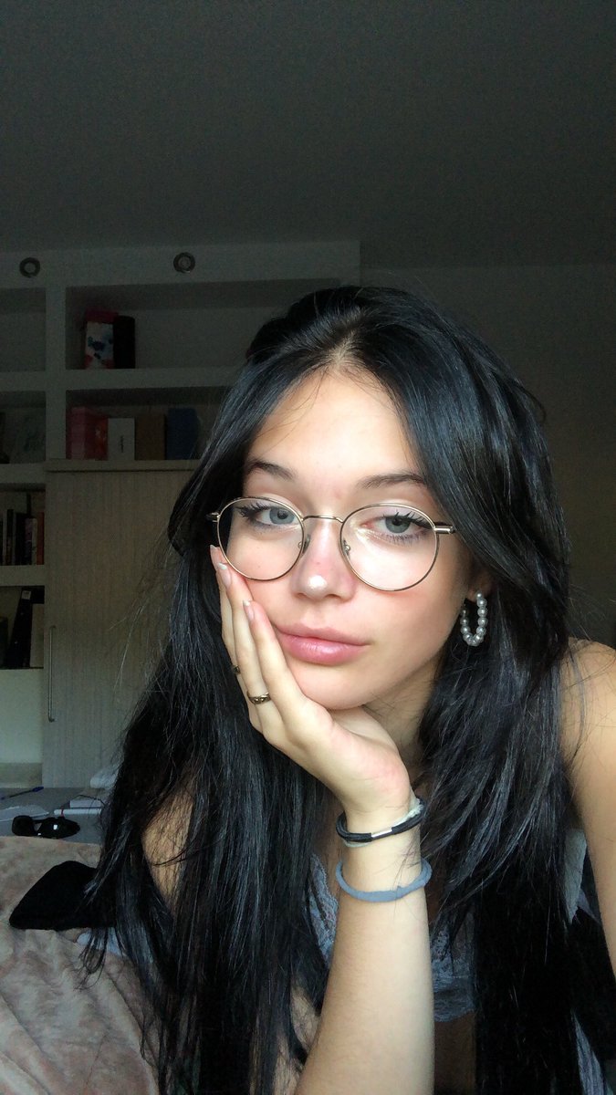 juliaapegoo's tweet image. cual cuelgo en la historia, 1, 2 o 3?