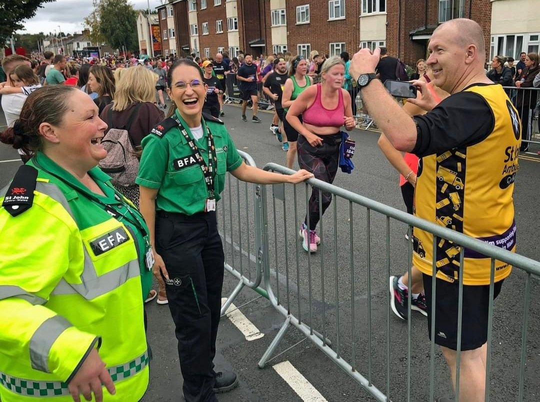 alankdrury's tweet photo. Well done to all of the amazing @SJACymru volunteers who supported all of the incredible runners at today's @CardiffHalf https://t.co/fsFCeqipn6