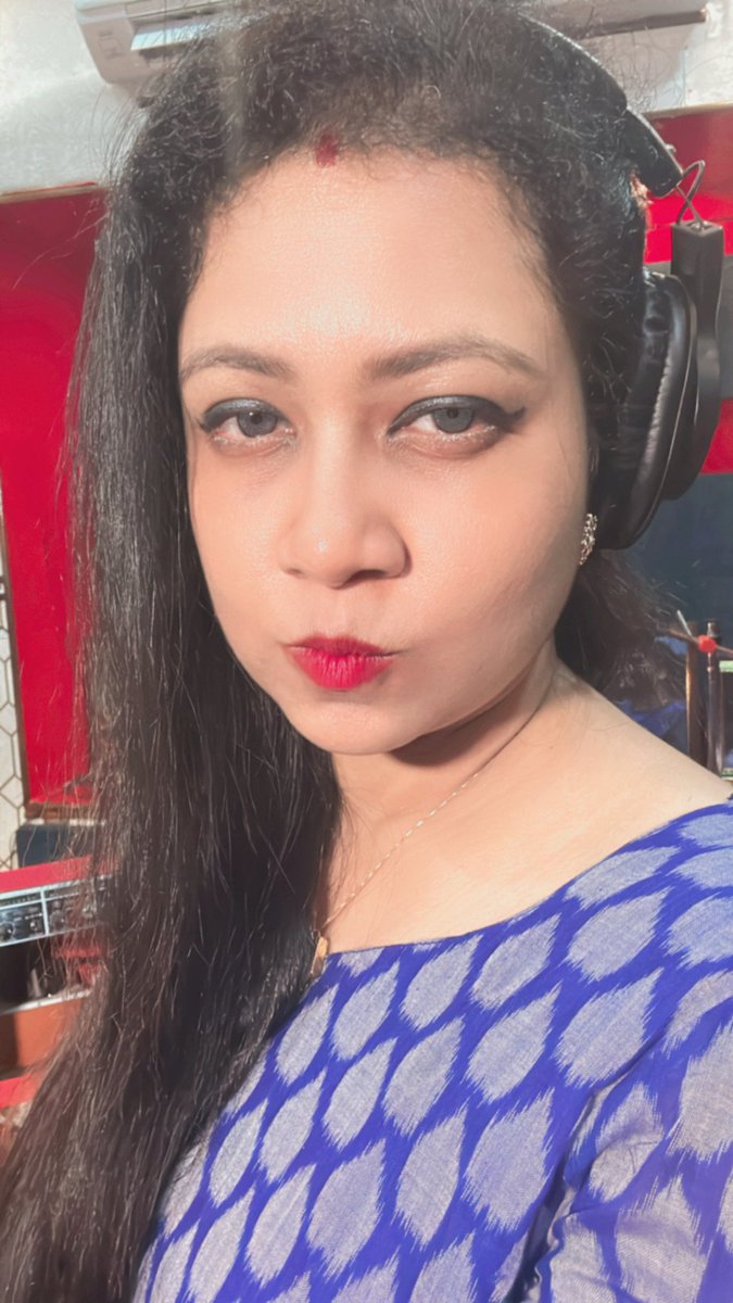 Behind the scenes at the recording studio! Our faces when we hit that unexpected high note! 🎶😮 #SingingSilliness #RecordingStudioFun #HighNoteFails #playbacksinger #indianidolfame #SohiniMishra