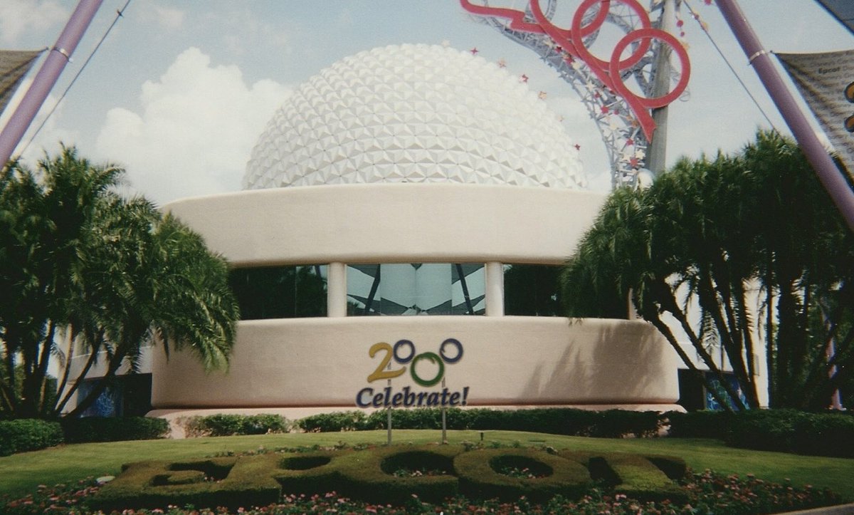 DLdocumentary's tweet image. Happy birthday, Walt Disney World! Let’s celebrate like it’s the year 2000.