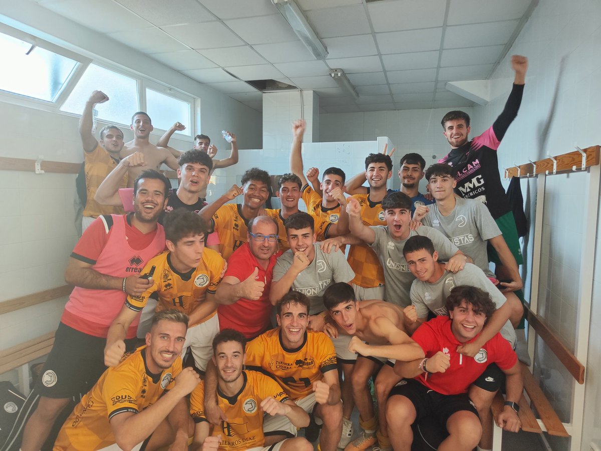 USCFbase's tweet photo. Tres puntos en el último minuto gracias al tanto de @ManuGonzalez_10 en la última jugada de partido. 

@UnionistasCF B consigue su segundo triunfo consecutivo y suma 6 puntos de 9 posibles. 

¡¡Vamos equipo!! 

#ConstruyendoUSCF🏗️ https://t.co/b6b8PXosjS