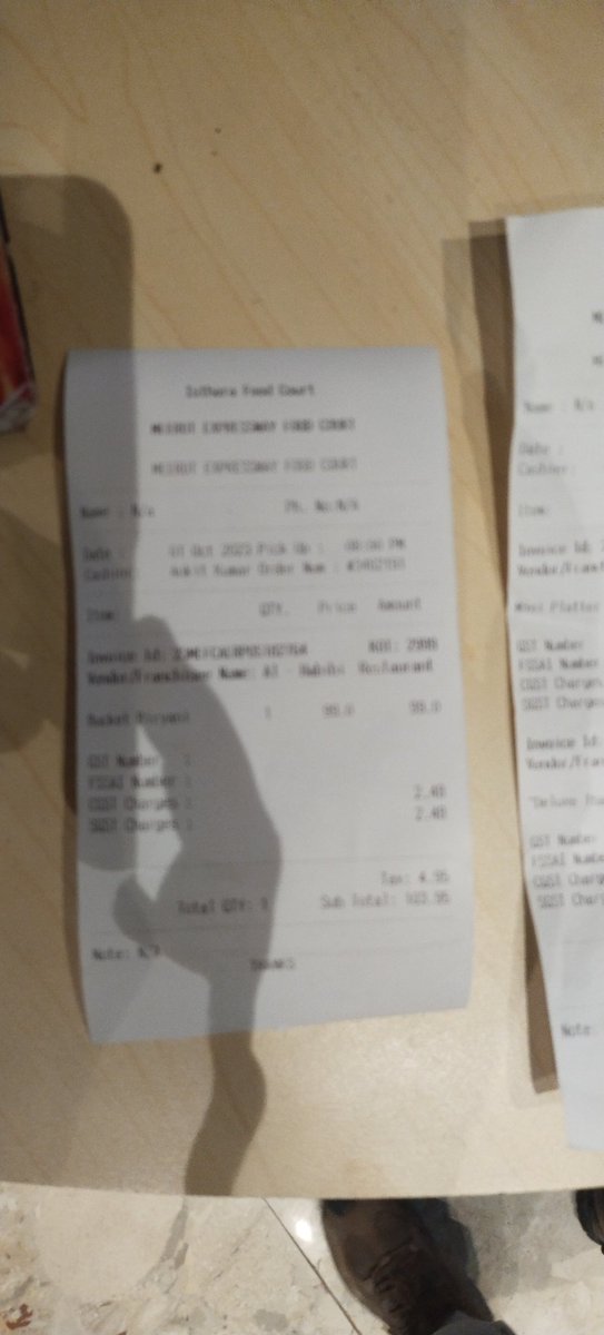 raghuatvariance's tweet photo. Gst scam 
#gstscam found one bill contains gst other dosnt #GST @UPSIDA @UPGovt https://t.co/xkJgQeldS3