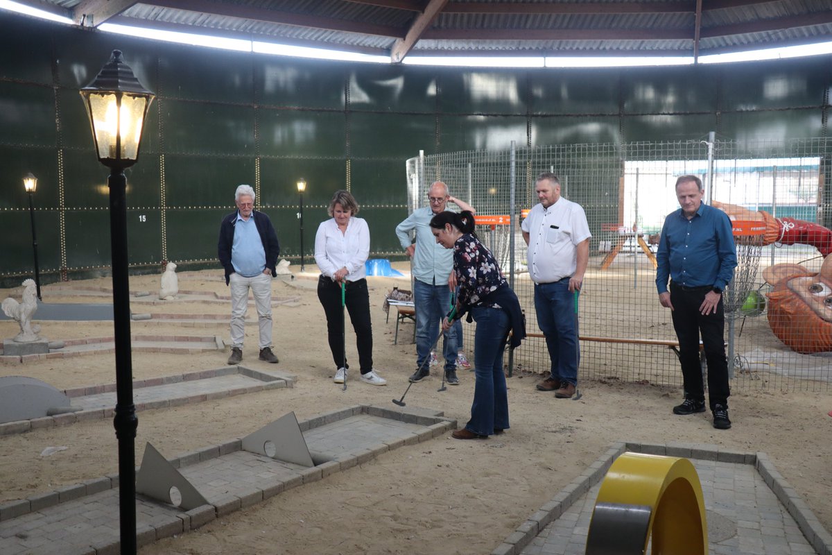 LJSchouten's tweet photo. "Bindingsdag" voor college, raads, commissieleden van #raaleu. Bezoek aan #uffelsemolen #dodendraad #dfo20 en #geelenhoof. #haler #kelpen-oler.
Geslaagde dag. https://t.co/wXE2DjgHbR