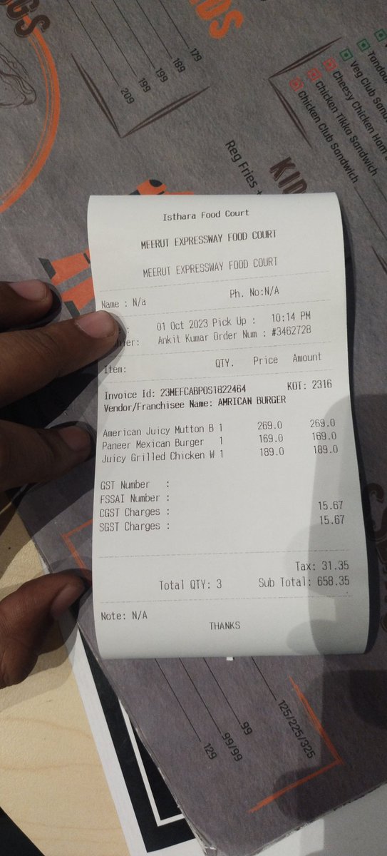 raghuatvariance's tweet photo. Gst scam 
#gstscam found one bill contains gst other dosnt #GST @UPSIDA @UPGovt https://t.co/xkJgQeldS3