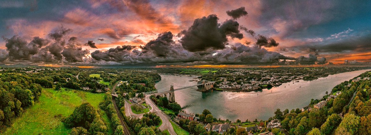 A September sunset.
------------------------
#SundaySunsets #drone #photography #anglesey #ynysmon #northwales #gogleddcymru #wales #cymru #thisiswales #lovewales #loveanglesey #ThePhotoHour