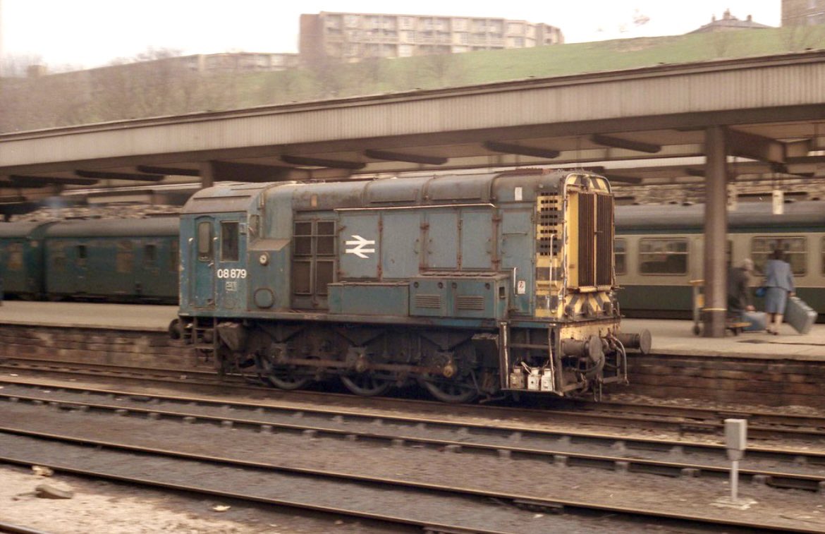 08879 hurries (at least for 08!) through Sheffield Midland 7th April 1984 #ShunterSunday

📸 Jamerail