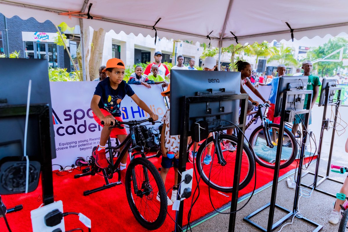 rwanda_eroads's tweet photo. In another successful #carfreeday event 50 kids raced in groups of five.

For more photos of the event:
https://t.co/8WKDX8KApc

@CityofKigali @jiburwanda @hinia_app https://t.co/mxslW3uguf