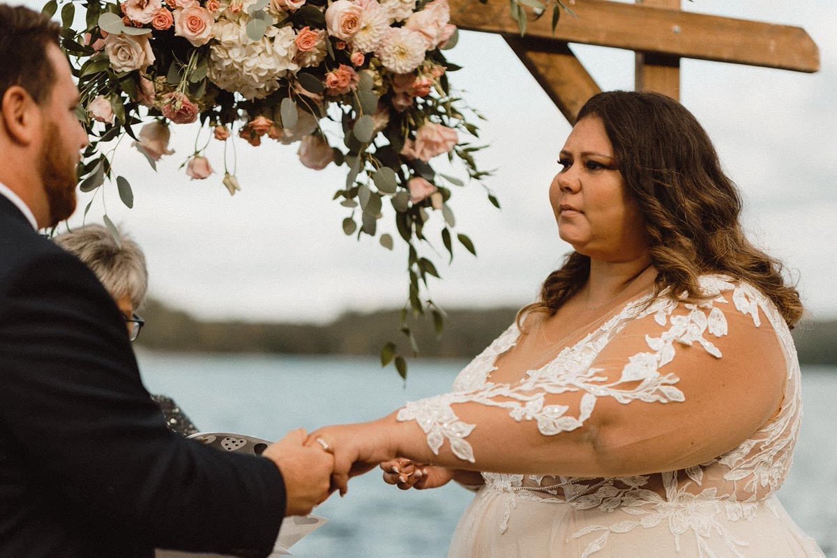 Happy first wedding anniversary to my husband. There is no greater gift than being loved so deeply by you 🤍