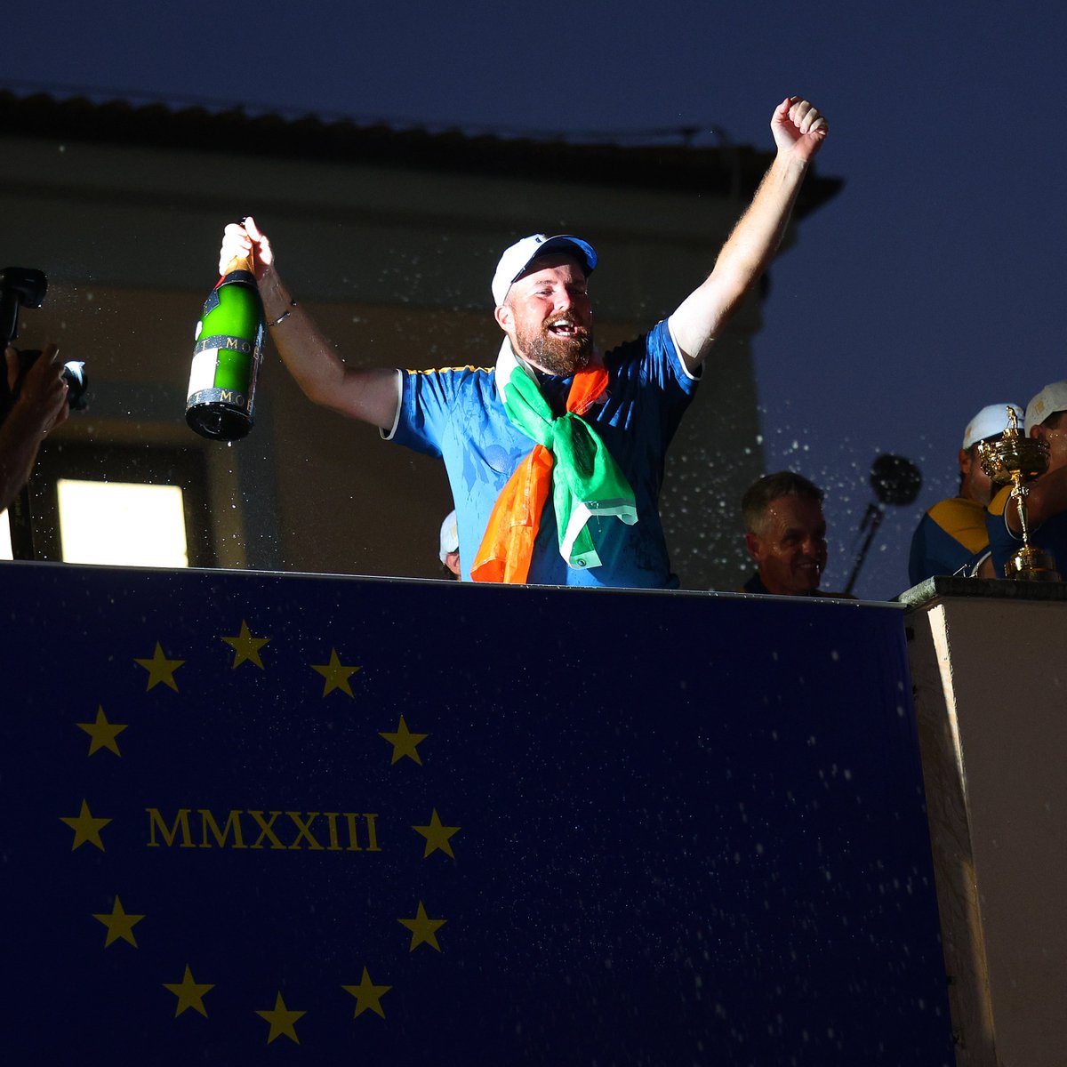 RyderCupEurope's tweet photo. 🍾

#TeamEurope | #RyderCup https://t.co/GsZsR9M4dj