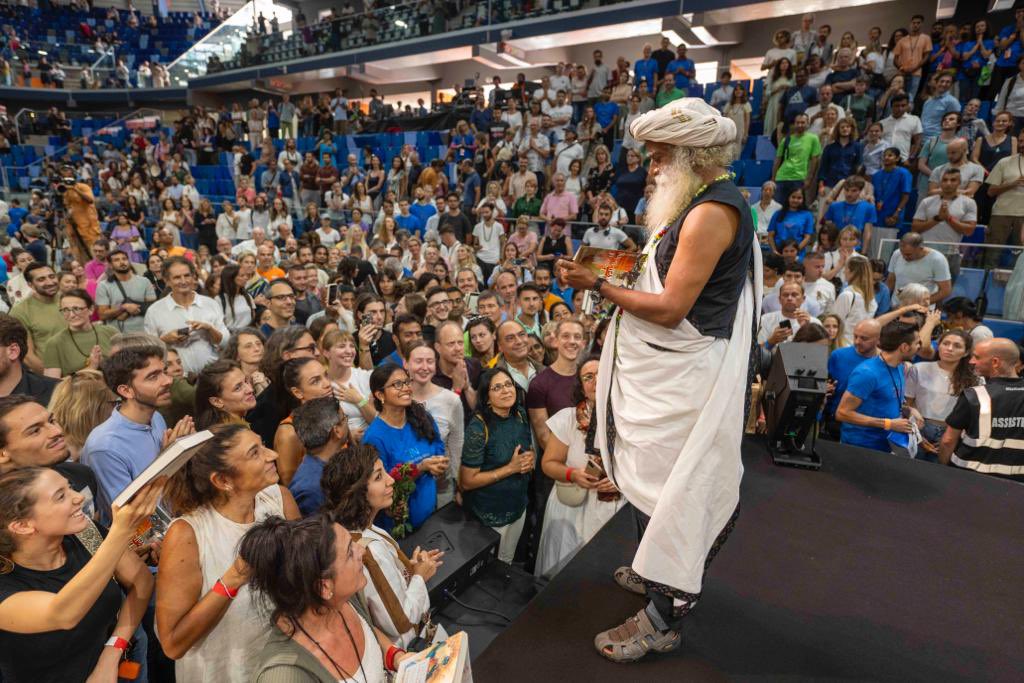 ishafoundation's tweet photo. The "Meet, Mingle & Meditate" event with Sadhguru in Milan, attended by over 4,000 participants, comes to an end. Participants had the opportunity to meditate with Sadhguru, imbibe his profound wisdom, ask their burning questions, and bask in the presence of a Living Master. Here are some glimpses from the event. #SadhguruAMilano #MeditateWithSadhguru