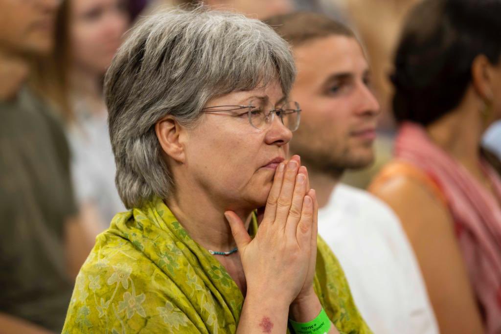 ishafoundation's tweet photo. The "Meet, Mingle & Meditate" event with Sadhguru in Milan, attended by over 4,000 participants, comes to an end. Participants had the opportunity to meditate with Sadhguru, imbibe his profound wisdom, ask their burning questions, and bask in the presence of a Living Master. Here are some glimpses from the event. #SadhguruAMilano #MeditateWithSadhguru