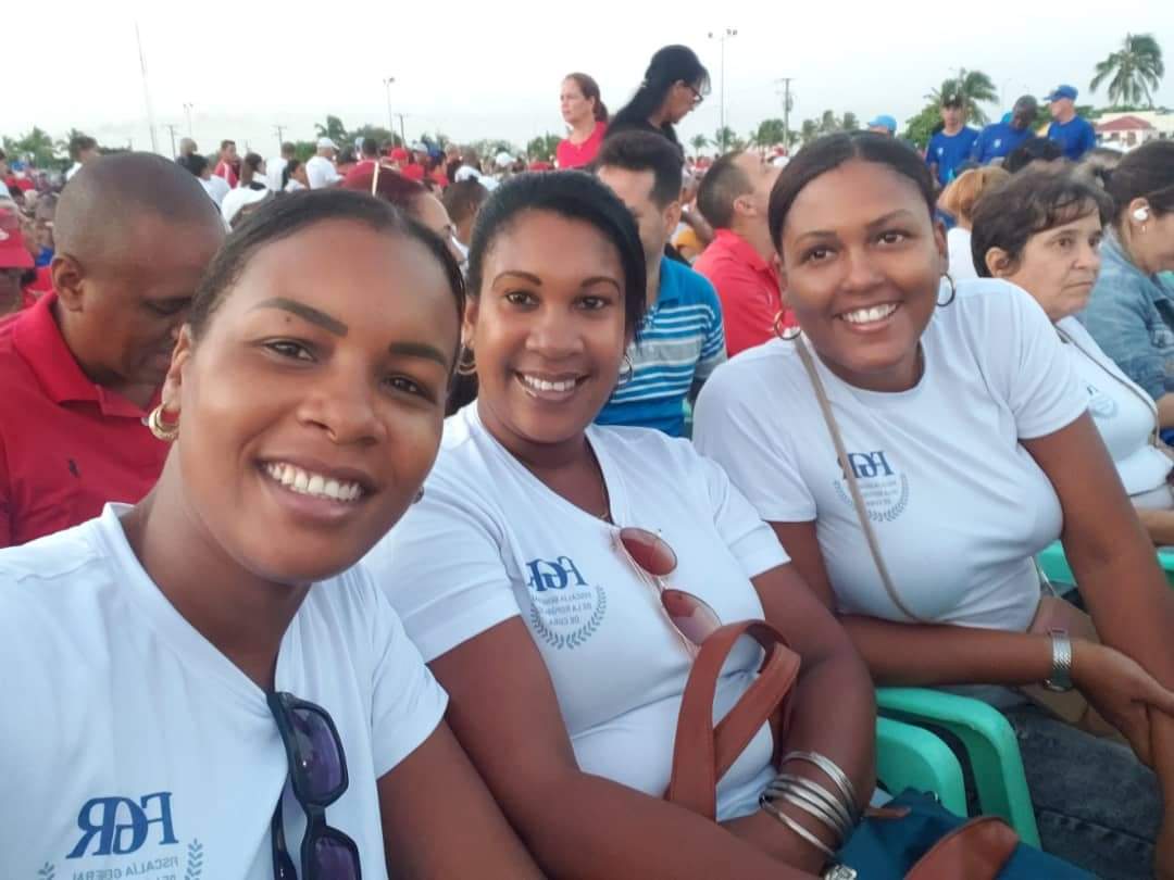 FMC_Cuba's tweet photo. La unidad de una nación depende en gran medida del esfuerzo conjunto donde las mujeres son, sin dudas, fuerza decisiva. En #Cuba somos miles defendiendo la Revolución. 

#MujeresEnRevolución #UnidosXCuba https://t.co/ibOgWif7TN