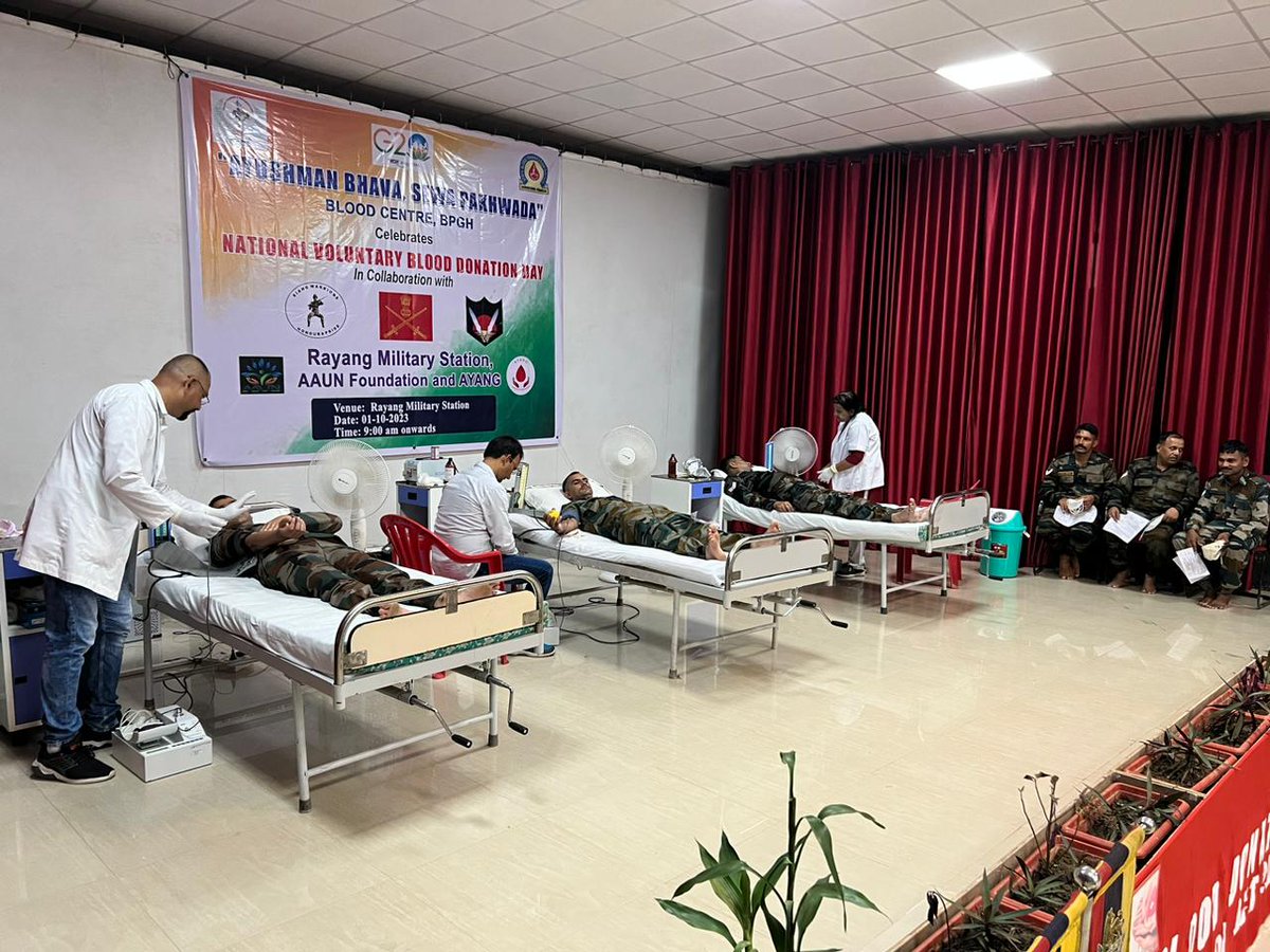 Spearcorps's tweet photo. #Spearcorps, #IndianArmy organized a blood donation camp on #NationalBloodDonationDay, in collaboration with Berkin Petin General Hospital, Pasighat, AAUN Foundation and NGO AYANG at #Rayang Military Station, #ArunachalPradesh, thus contributing towards community building.
@adgpi
@easterncomd
@MyGovArunachal