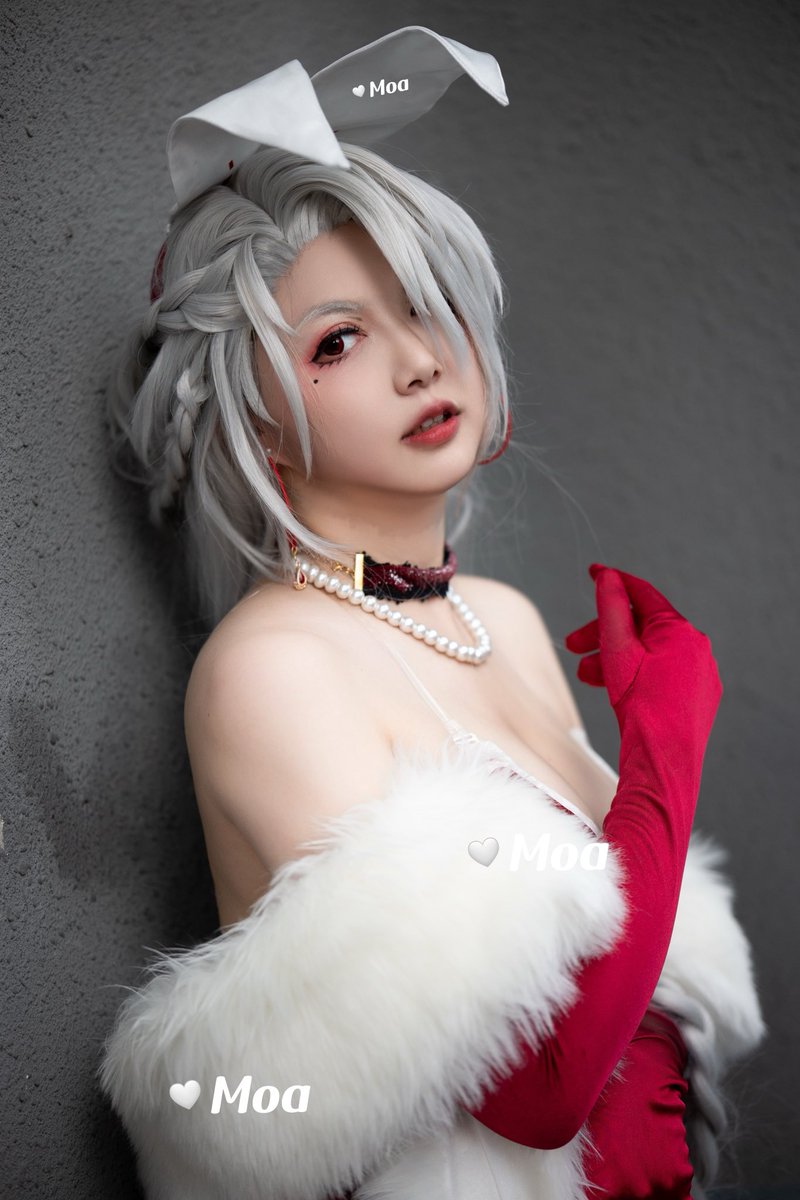 LeyangMoa's tweet photo. 两张超级美貌的半身！
#漫展 #heinrich #AzurLane #海因里希亲王 #赫莉米娜亲王 #专属舞台 https://t.co/G2Mgnxj7CZ
