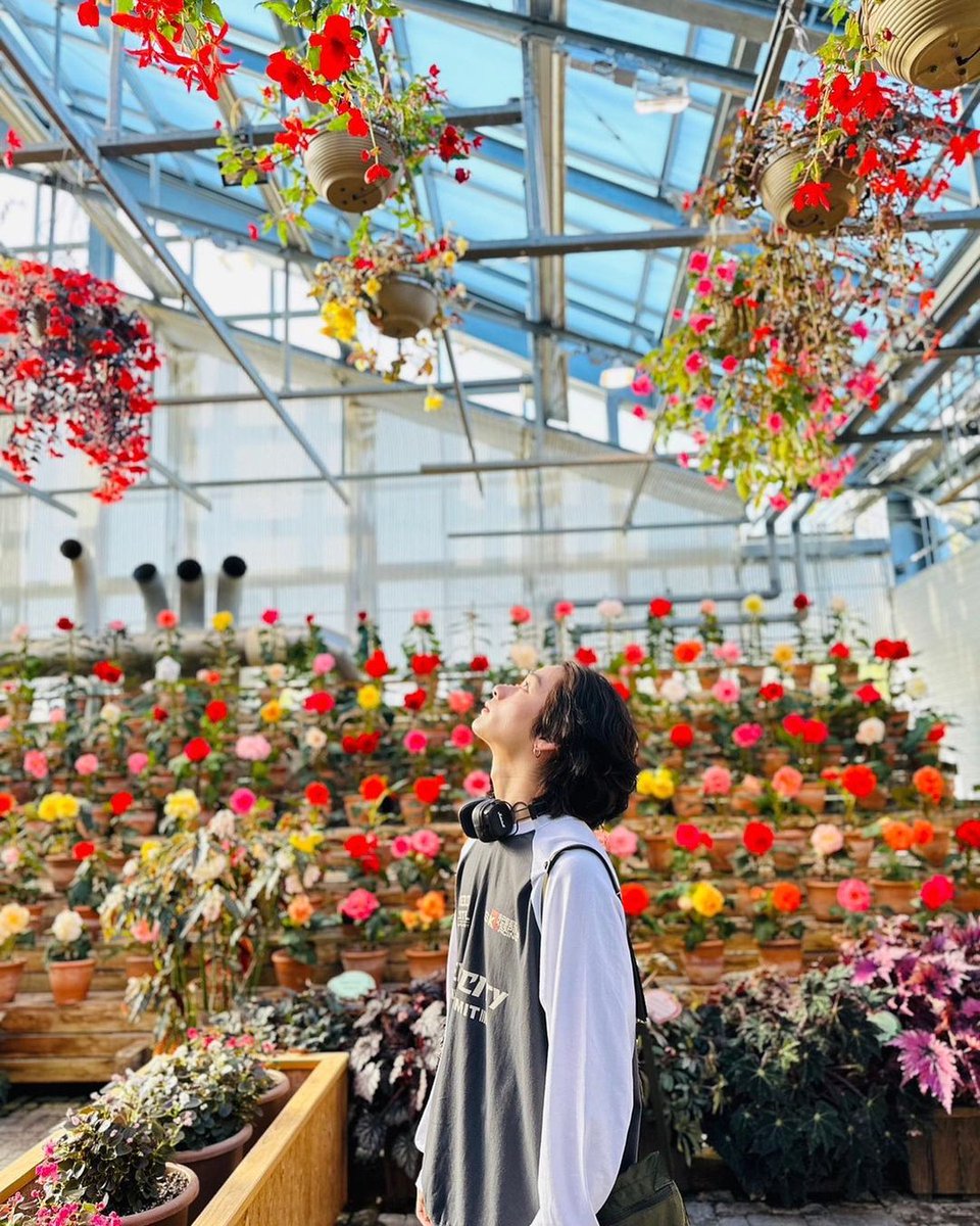 soyandreanavarr's tweet photo. Zero cabello largo + flores = belleza en su máximo esplendor 💕 https://t.co/khCqmX5Krq