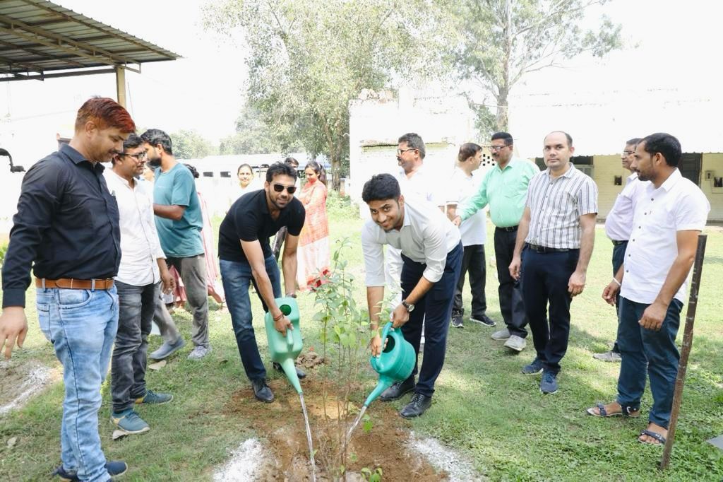 Vinay_IRPS's tweet photo. एक तारीख, एक घंटा, दस बजे।
#SwachhataHiSeva #SwachhataPakhwada
#SwachhataHiSeva2023 @SwachhBharatGov https://t.co/hZd0m48TxD