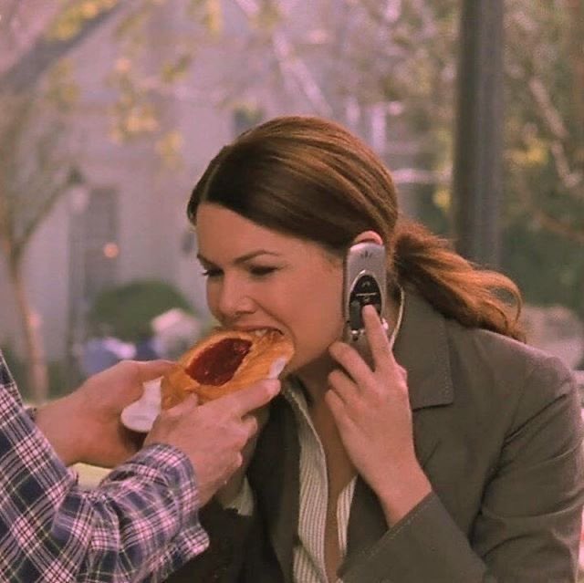 snehalvikashh's tweet photo. It’s taylor and gilmore girls month, yall. 
(Lorelai is all I ever aspire to be). 

#GilmoreGirls #TaylorSwift #October https://t.co/OYYDGNAyyo