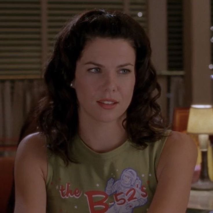 snehalvikashh's tweet photo. It’s taylor and gilmore girls month, yall. 
(Lorelai is all I ever aspire to be). 

#GilmoreGirls #TaylorSwift #October https://t.co/OYYDGNAyyo
