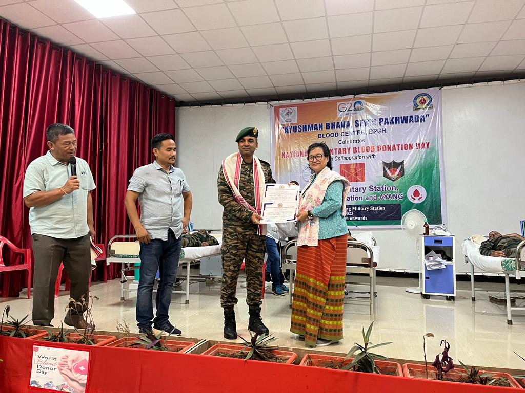 Spearcorps's tweet photo. #Spearcorps, #IndianArmy organized a blood donation camp on #NationalBloodDonationDay, in collaboration with Berkin Petin General Hospital, Pasighat, AAUN Foundation and NGO AYANG at #Rayang Military Station, #ArunachalPradesh, thus contributing towards community building.
@adgpi
@easterncomd
@MyGovArunachal
