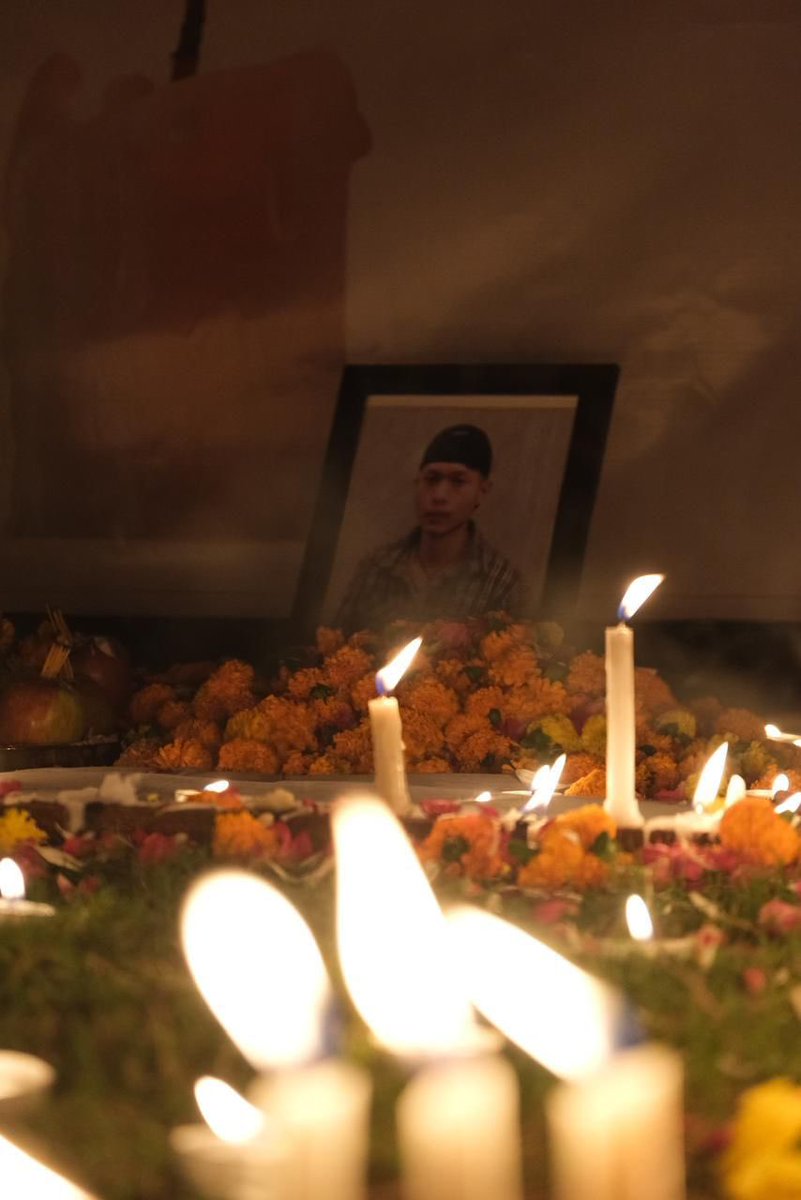 Indrajitlo78728's tweet photo. Candle light vigil for the justice of the two student Linthoingambi and Himanjit by the students of Sarda University 
#SaveManipur https://t.co/sGTkEZLTgm