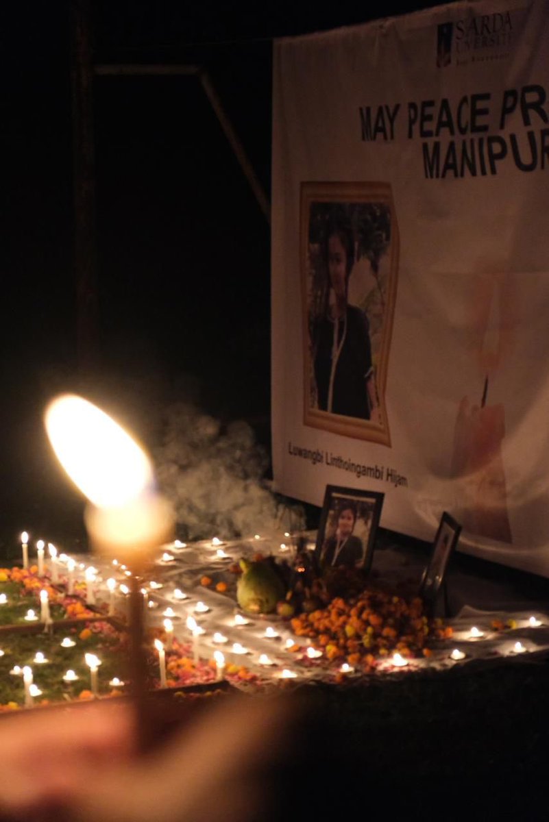 Indrajitlo78728's tweet photo. Candle light vigil for the justice of the two student Linthoingambi and Himanjit by the students of Sarda University 
#SaveManipur https://t.co/sGTkEZLTgm