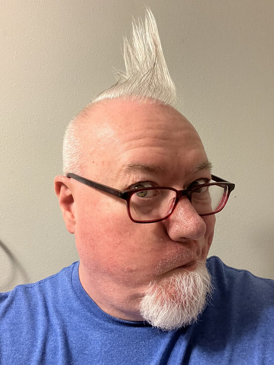 MickJayPlays's tweet photo. Went to my barber yesterday and got an old school undercut.
It’s actually a mowhawk in disguise. 🤪 #FGettingOld https://t.co/hSTN0RDd1O