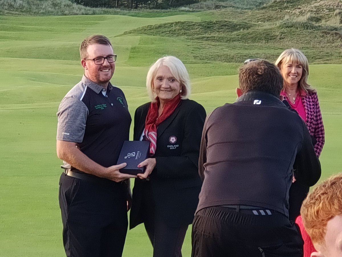Congratulations Yorkshire on winning the English County Finals @SandAGolfClub @EnglandGolf Captain Simon with the 4th prize for Lincolnshire #lincolnshiregolf