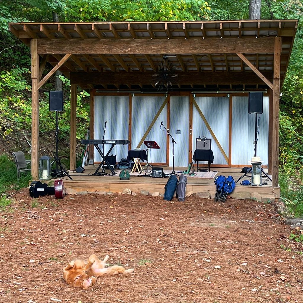 sarahmcquaid's tweet photo. The audience for this afternoonβs #outdoorgig is making itself comfortable β¦. #outdoorconcert #happydog https://t.co/5gLDG73NfK