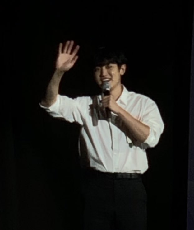espasyeol's tweet photo. naiiyak ako miss ko na agad si chanyeol guys wala na atang gamot dito https://t.co/mtMN52YOYr