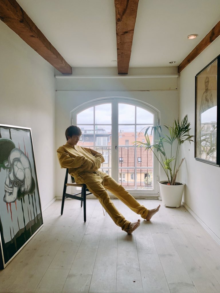 EB0YRM's tweet photo. namjoon in this outfit💛 https://t.co/E4LmNC5z06