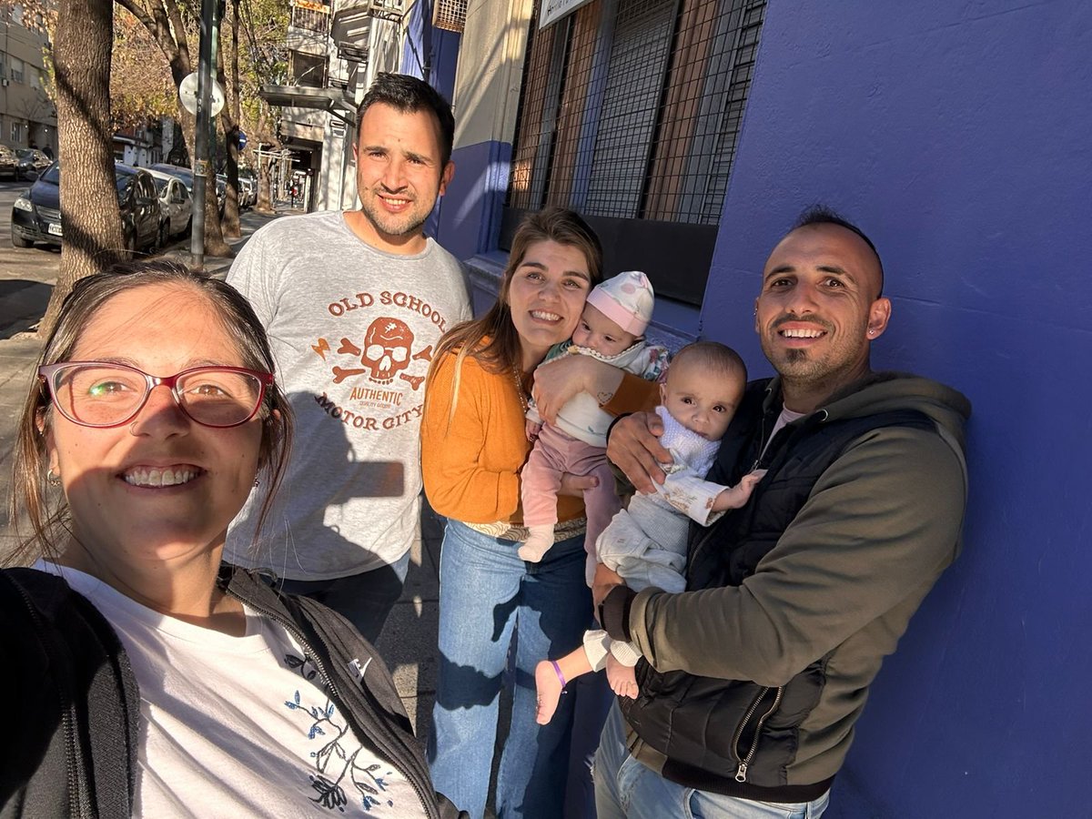 Mis amigos Aye y Pablo con Feli vinieron a bs as nos hicieron el favor de hacernos llegar unas cosas que nos faltaban entre ellas material para dializar a Hila. Y se llevaron a Lucio para que vuelva a trabajar ❤️

Gracias siempre ✨❤️
A las 14hs nos dieron el alta!