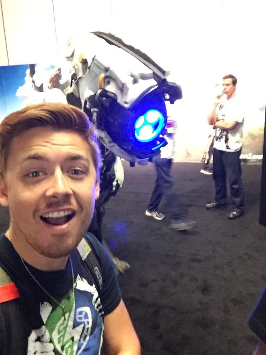 forbesjoness's tweet photo. Start of your games Career vs now:

2015: Writing articles freelance for gaming websites

2023: PlayStation Partner Support assisting across multiple teams integral to store publishing

Been a wild journey and every day so thankful I get to do what I do 💙 https://t.co/CaRkQ8mBFF