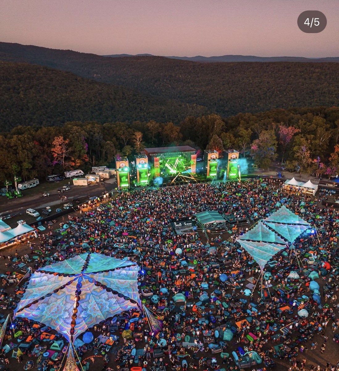 zzaddy_zz's tweet image. idk why everyone’s trippin this looks way more enjoyable than being shoulder to shoulder packed with no where to move