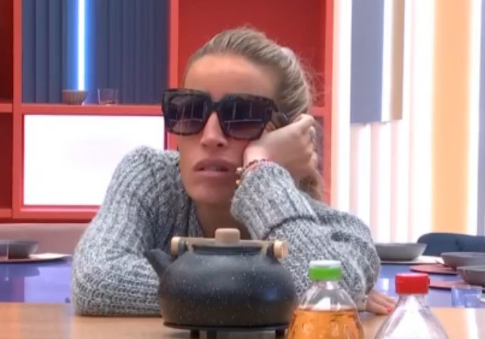 Locura__'s tweet image. #GHVIPDBT3 #GHVIP1O

La una y cuarto y ni un solo video de ella.